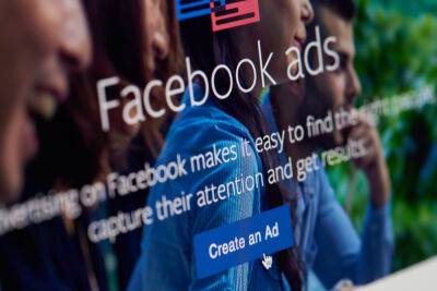 Загадка: Facebook работает против кампании Яира Лапида