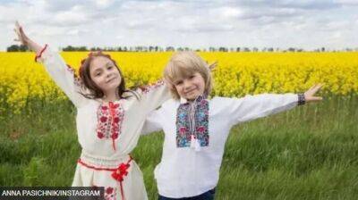 Оккупанты проиллюстрировали свою пропаганду в Херсоне фотографиями детей с Киевщины