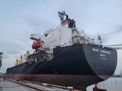 Зеленский: Из трех морских портов Украины экспортировали первый с 24 февраля миллион тонн агропродукции