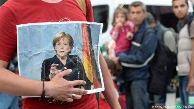 Меркель наградили за беженцев