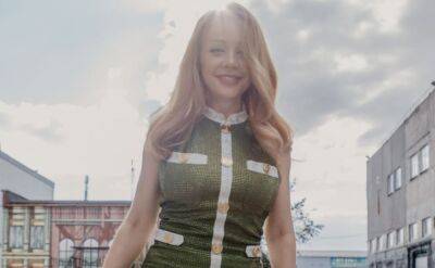 Кароль в скромном платье впечатлила украинцев новеньким стилем: "Была и будет свободна"