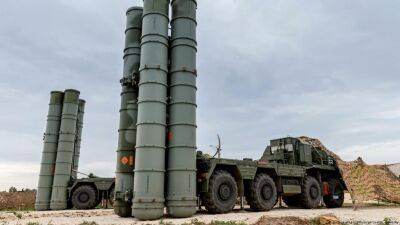 Перекидають до України? Росія вивела із Сирії батарею ЗРК С-300
