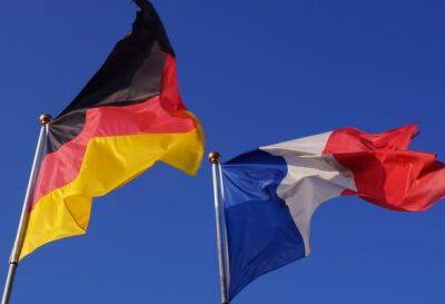 Франция и Германия выйдут с общим заявлением: будут выступать за то, чтобы выдавать визы россиянам - Bloomberg