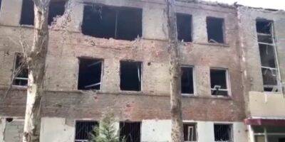 Прилетело пять ракет. Россияне уничтожили школу-интернат в Запорожье