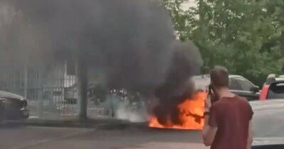 "Азов — сила": в Москве подожгли автомобиль замначальника Генштаба ВС РФ, — СМИ (видео)