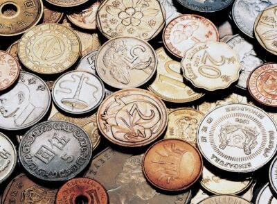 При торговых расчетах монетами в оборот порой идут не только белорусские копейки