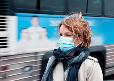 Жители Чехии массово скупают медицинские маски