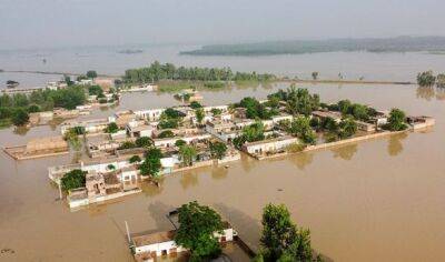 Наводнение в Пакистане заставило десятки тысяч человек покинуть дома за одну ночь