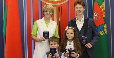 Белорусские паспорта получила семья латвийского мальчика, взявшего интервью у Александра Лукашенко