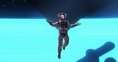 Джонни Депп появился на MTV Video Music Awards в образе Лунного человека (видео)