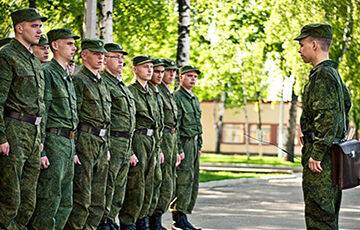 Белорусы не хотят служить в лукашенковской армии