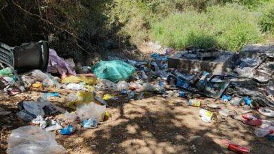 Горы мусора, бутылки и объедки: тысячи израильтян отдохнули в Галилее - видео