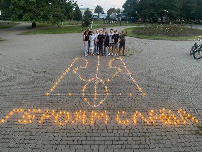 В Харькове зажгли свечи в память об Иловайской трагедии (фото)
