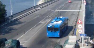 Росіяни вдарили ракетою по Інгульському мосту в Миколаєві: відео моменту