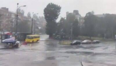 Град, грозы и шквалы: в Украине объявили штормовое предупреждение, какие регионы под ударом