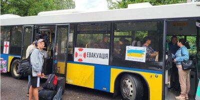 Обязательная эвакуация из Донецкой области: жителей региона будут размещать в 13 областях Украины