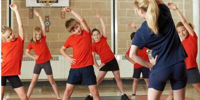 Физкультура для детей. Как организовать уроки спорта на «дистанционке» и что делать тем, кто имеет справку об освобождении