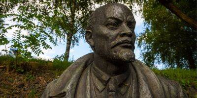 Достойная замена. Киевляне создали петицию, чтобы на месте памятника Ленину на бульваре Шевченко установили бесплатный общественный туалет