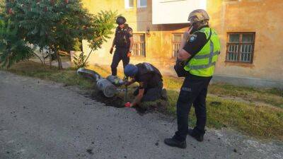 На Новой Баварии полиция собирает обломки РСЗВ «Смерч» (фото)