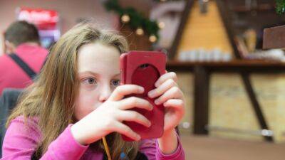 В России запретили использовать телефоны на уроках в школе