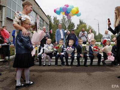 В российских школах детям запретили использовать мобильные телефоны
