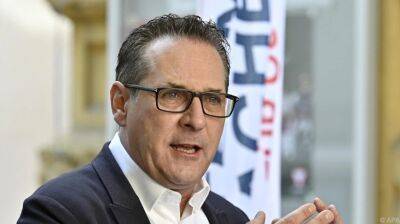 Бывшему вице-канцлеру Австрии отменили приговор по коррупционному делу