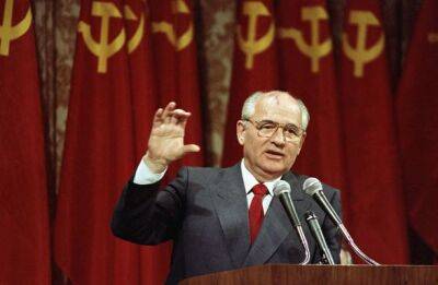 Кремль утверждает, что Горбачев помог положить конец Холодной войне, но ошибся по поводу "медового месяца" с Западом
