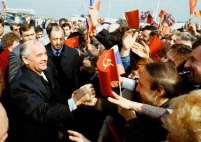 Визит Михаила Горбачева в Прагу: архивные фото и видео