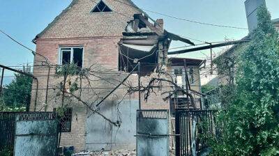 Россияне выпустили по Никополю 60 "Градов": повреждены десятки домов и техника