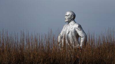 В Эстонии советские памятники уберут из общественных мест
