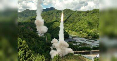 Китай за кілька годин випустив поряд з Тайванем десятки ракет, зокрема балістичних
