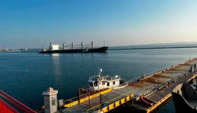 Зранку з порту «Чорноморськ» вирушили три судна з українським збіжжям