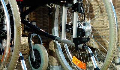В Тюмени у девушки-инвалида украли коляску