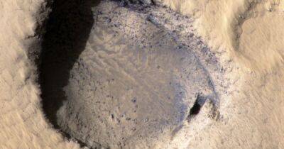 Космический аппарат обнаружил очень необычные кратеры на Марсе (фото)