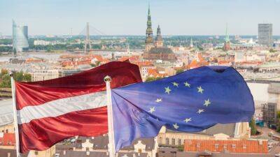 Латвия перестала выдавать визы россиянам