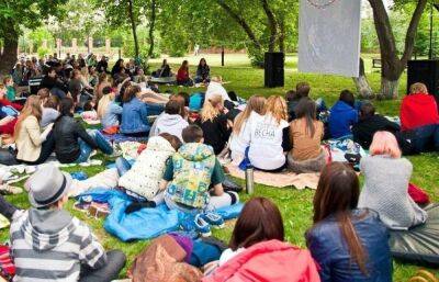 В Твери в Горсаду покажут кино про Артек, а на набережной будут петь и танцевать