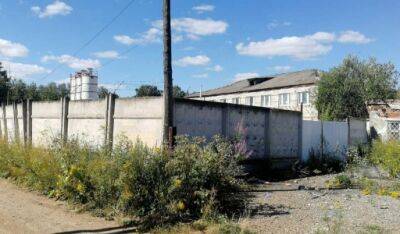 Жители деревни Поповка кунгурского округа обеспокоены подозрительной активностью за высоким забором на частной территории