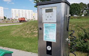 Сплошное надувательство: водители проверили точность манометров на белорусских АЗС