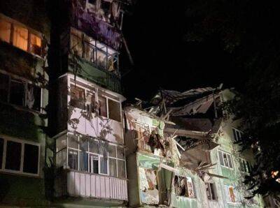 Окупанти вночі вдарили по Костянтинівці: під завалами зруйнованої 5-поверхівки опинилися люди