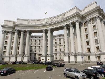 МИД Украины подтвердил, что дипломатические паспорта 225 нардепов аннулированы. Ведомство назвало причину