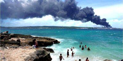Более 120 пострадавших. Из-за удара молнии на Кубе загорелась огромная нефтебаза — видео