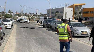 Массированный обстрел Израиля: ракеты на дорогах и пожары