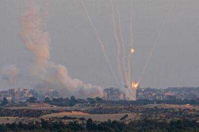 Десятки ракет по югу и центру Израиля: воздушная тревога в Тель-Авиве