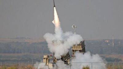 Израильские военные наносят удары по сектору Газа в ответ на ракетные обстрелы со стороны джихадистов