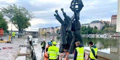 В Хельсинки демонтировали подаренный Москвой монумент «Мир во всем мире» — видео - nv.ua - Москва - Россия - Украина - Финляндия - Хельсинки - Хельсинки