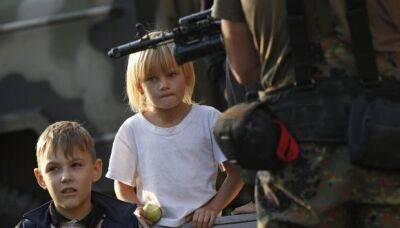 Викрадених з Луганщини дітей росіяни можуть задіяти в "юнармії", - Гайдай
