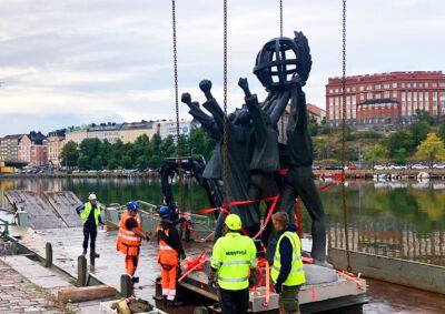 В Хельсинки демонтировали подаренный СССР памятник «Мир во всем мире»