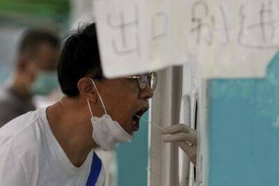 Очередная вспышка COVID-19: Китай заблокировал жителей туристического острова Хайнань