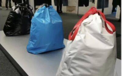 Демна Гвасалия - Balenciaga раскритиковали за продажу сумок за $1800 по типу мусорных мешков - korrespondent - Украина - Париж