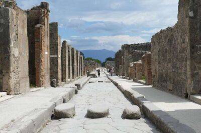 Археологи виявили нові кімнати та артефакти у Помпеях